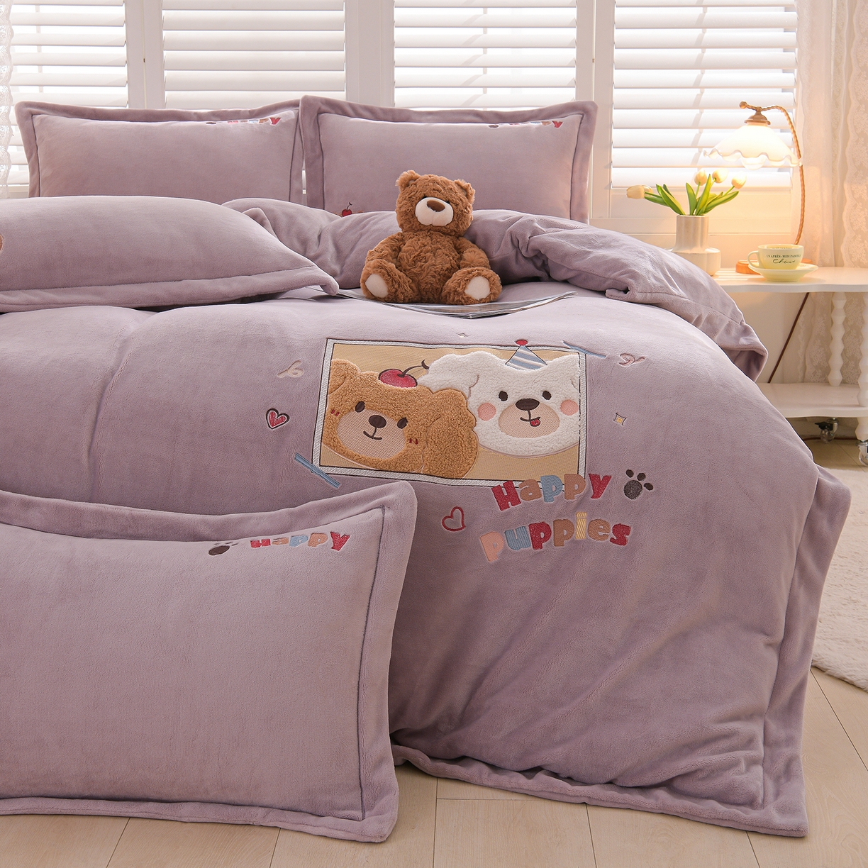 91家纺网 家纺一手货源 找家纺 金昱纺 2025新款230克柔软高克重牛奶绒贴布绣四件套 可爱联盟-浅紫