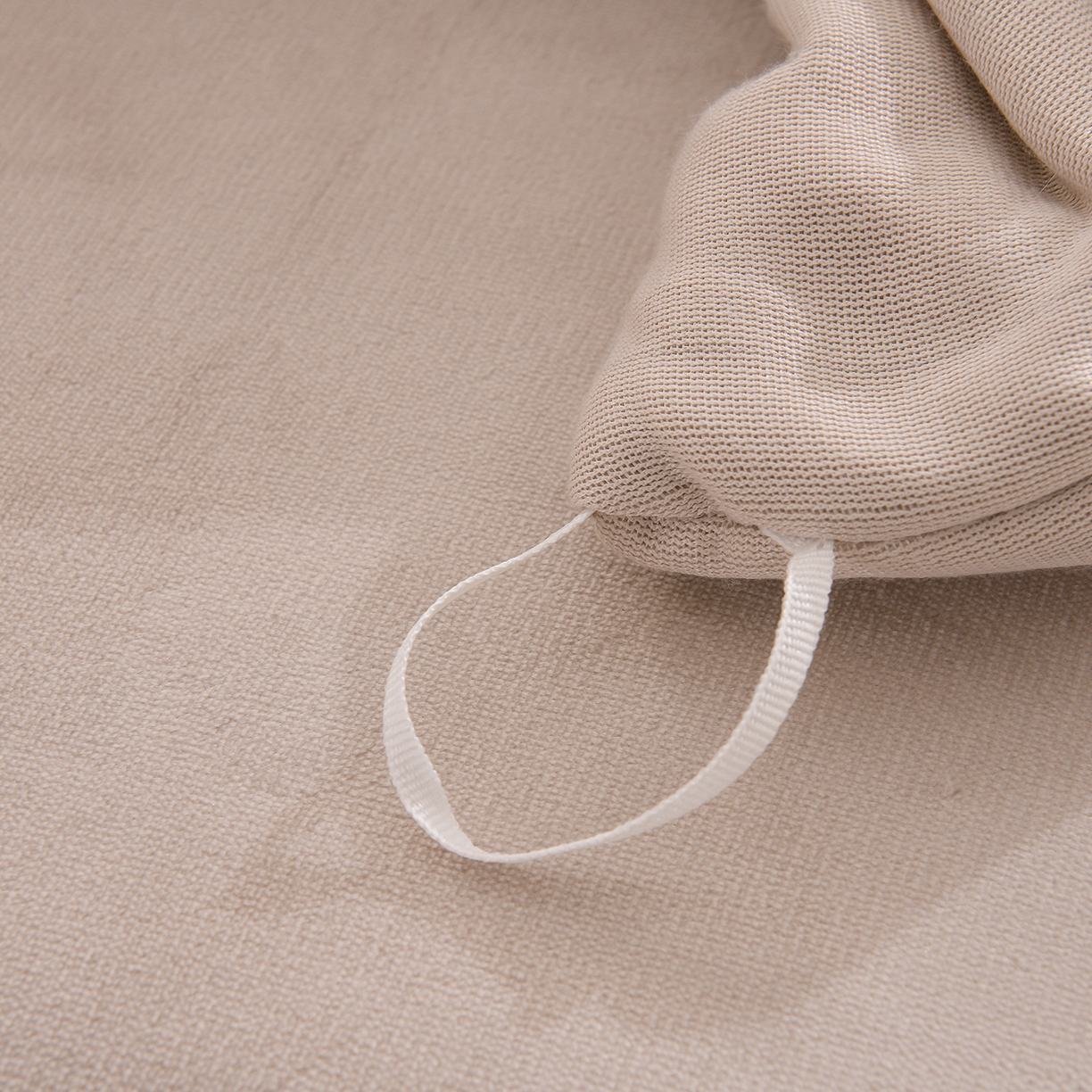 91家纺网 家纺一手货源 找家纺 金昱纺 2025新款230克柔软高克重牛奶绒贴布绣四件套 可爱联盟-卡其