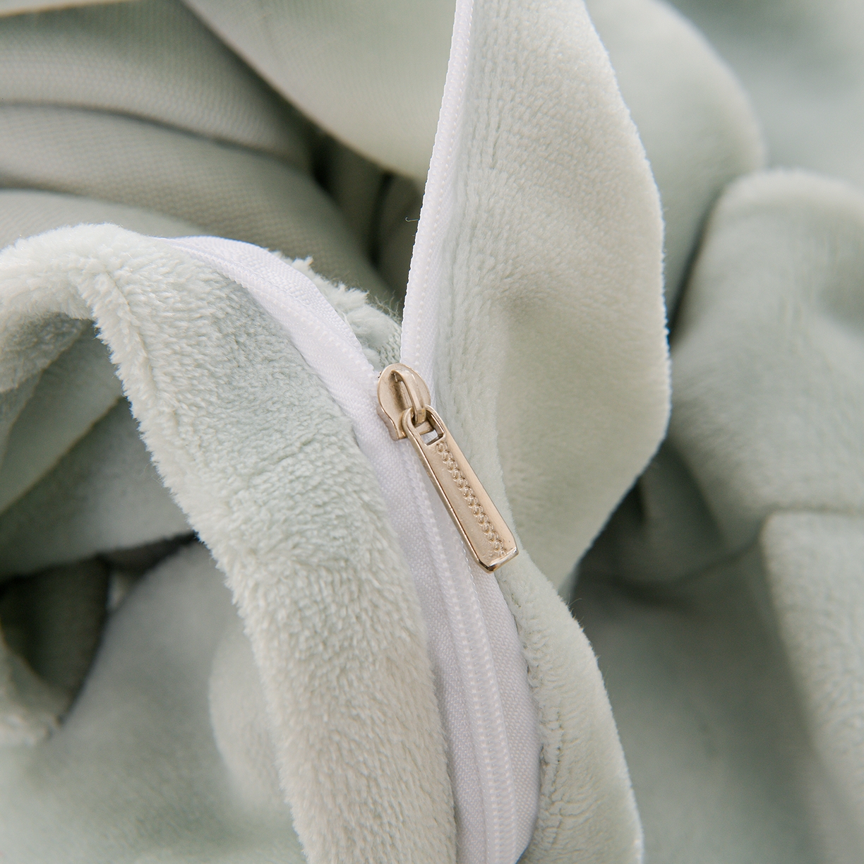 91家纺网 家纺一手货源 找家纺 金昱纺 2025新款230克柔软高克重牛奶绒贴布绣四件套 可爱联盟-浅蓝绿