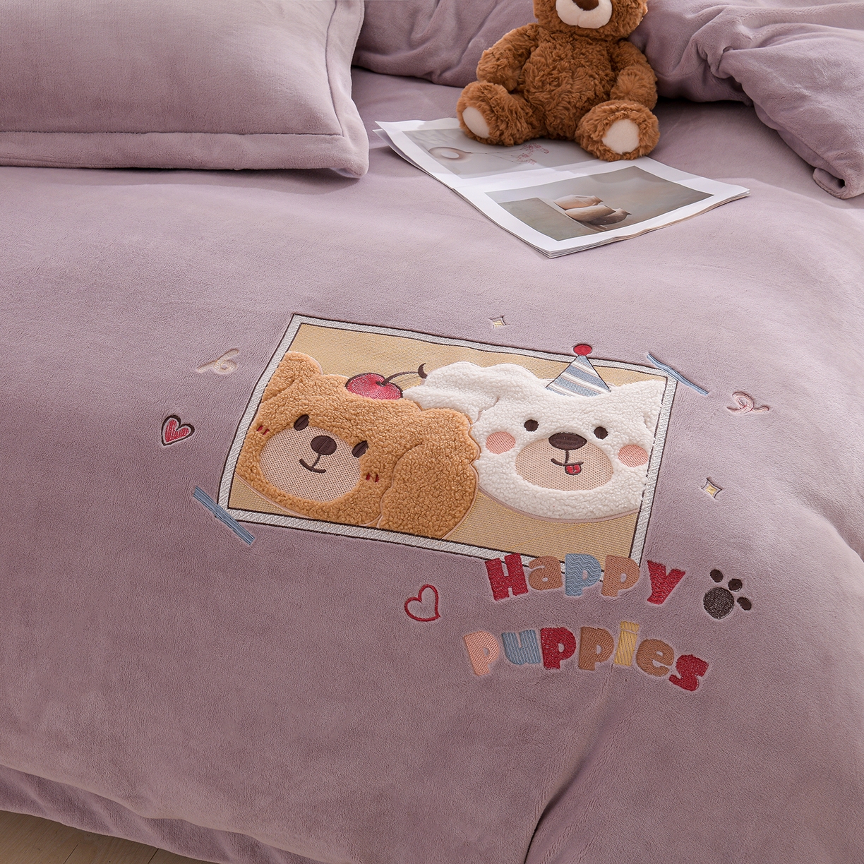 91家纺网 家纺一手货源 找家纺 金昱纺 2025新款230克柔软高克重牛奶绒贴布绣四件套 可爱联盟-浅紫