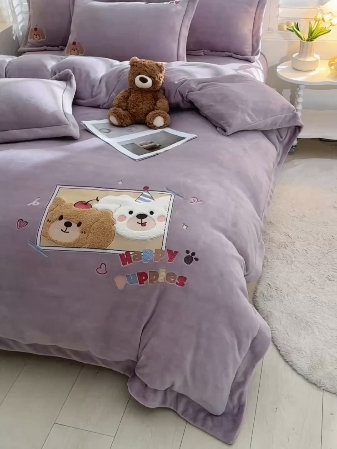 91家纺网 家纺一手货源 找家纺 金昱纺 2025新款230克柔软高克重牛奶绒贴布绣四件套 可爱联盟-浅紫