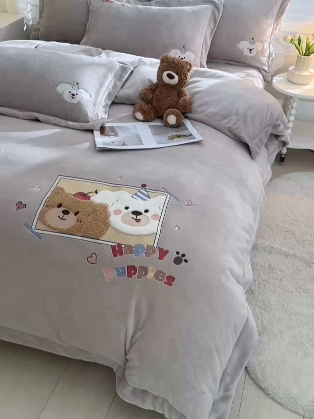 91家纺网 家纺一手货源 找家纺 （总）金昱纺 2025新款230克柔软高克重牛奶绒贴布绣四件套