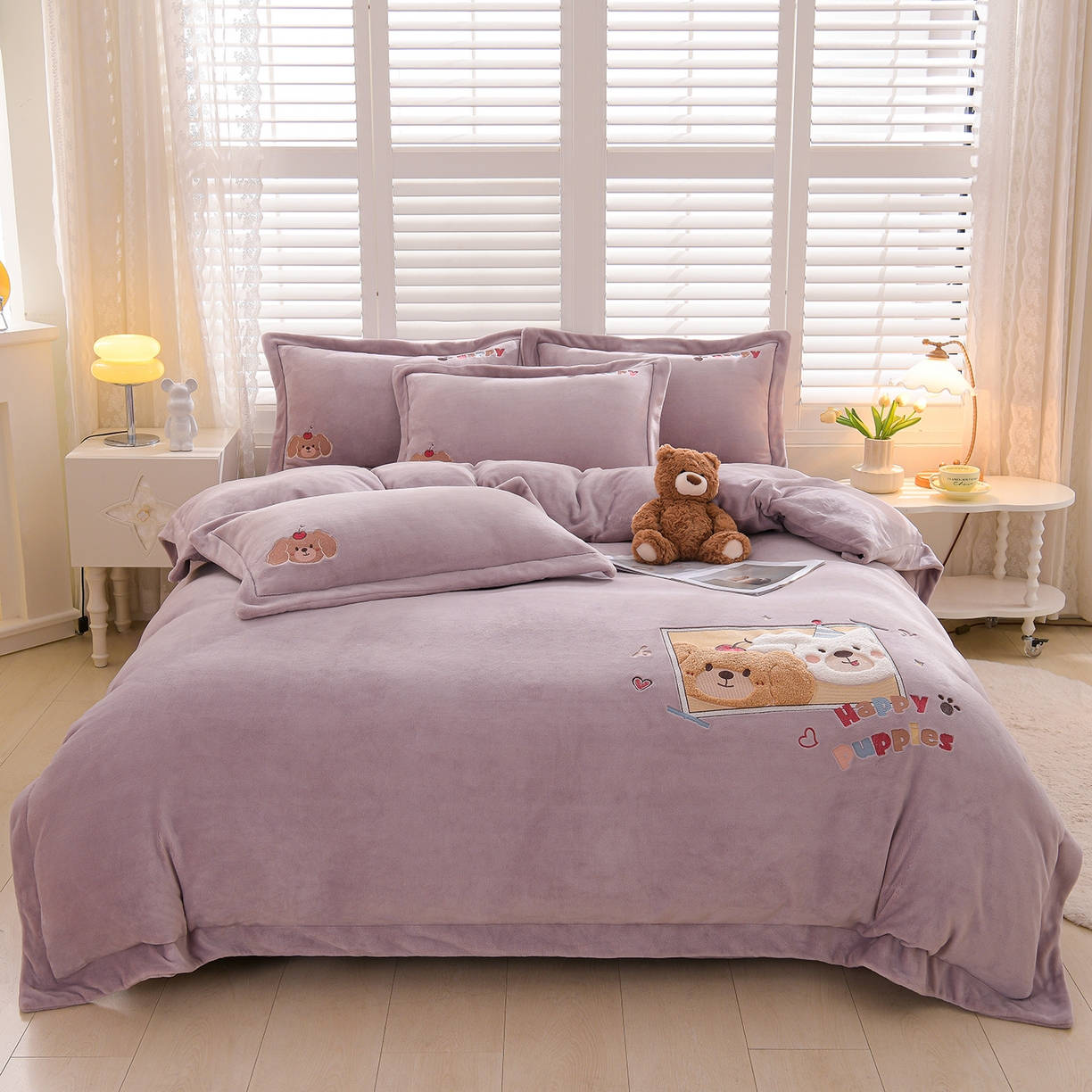 91家纺网 家纺一手货源 找家纺 金昱纺 2025新款230克柔软高克重牛奶绒贴布绣四件套 可爱联盟-浅紫