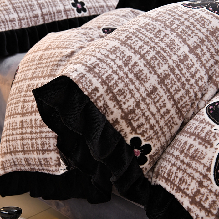 91家纺网 家纺一手货源 找家纺 曼尼 2025新款韩版花边牛奶绒四件套 韩版-时尚蝴蝶