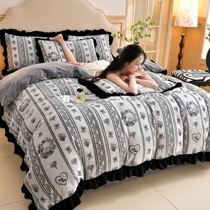 91家纺网 家纺一手货源 找家纺 曼尼 2025新款韩版花边牛奶绒四件套 韩版-英伦时尚