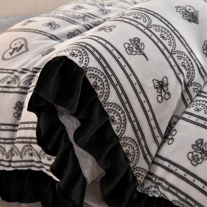 91家纺网 家纺一手货源 找家纺 曼尼 2025新款韩版花边牛奶绒四件套 韩版-英伦时尚