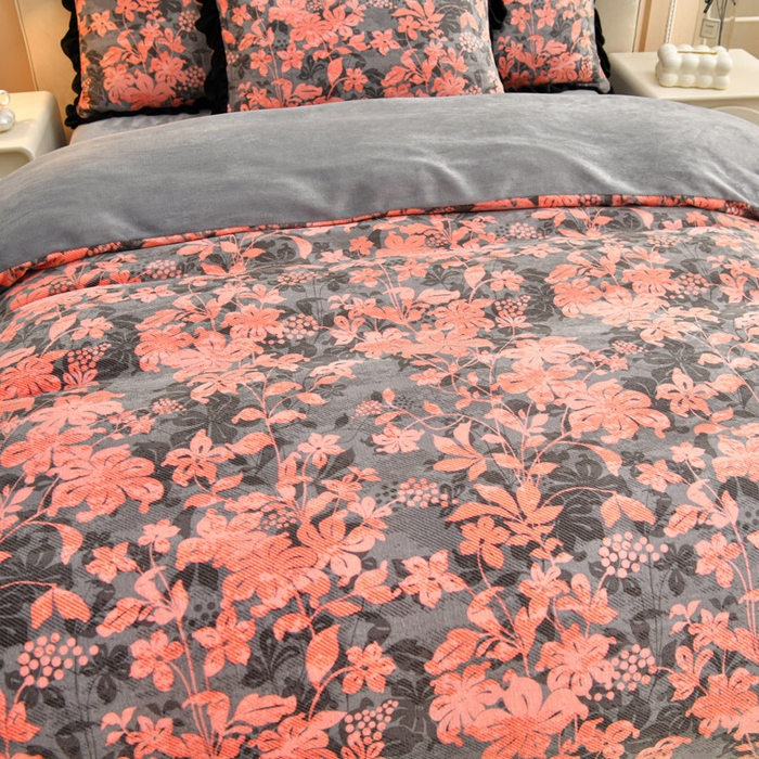 91家纺网 家纺一手货源 找家纺 曼尼 2025新款韩版花边牛奶绒四件套 韩版-慕夏