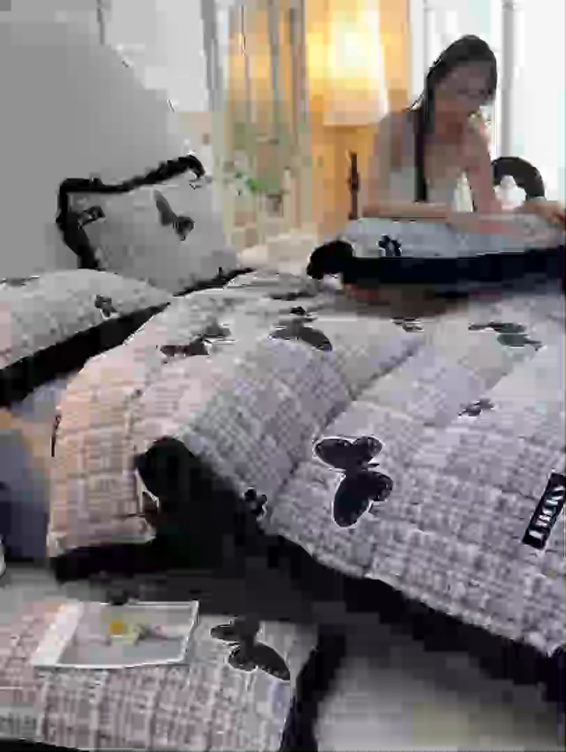 91家纺网 家纺一手货源 找家纺 曼尼 2025新款韩版花边牛奶绒四件套 韩版-时尚蝴蝶