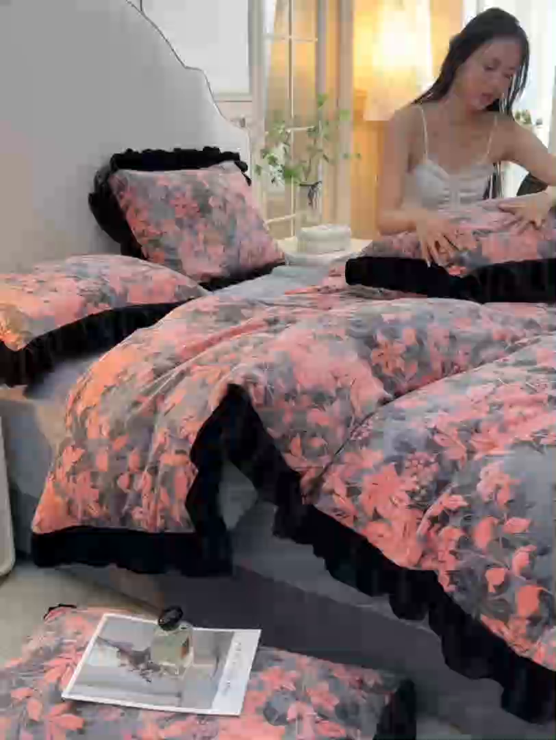 91家纺网 家纺一手货源 找家纺 曼尼 2025新款韩版花边牛奶绒四件套 韩版-慕夏