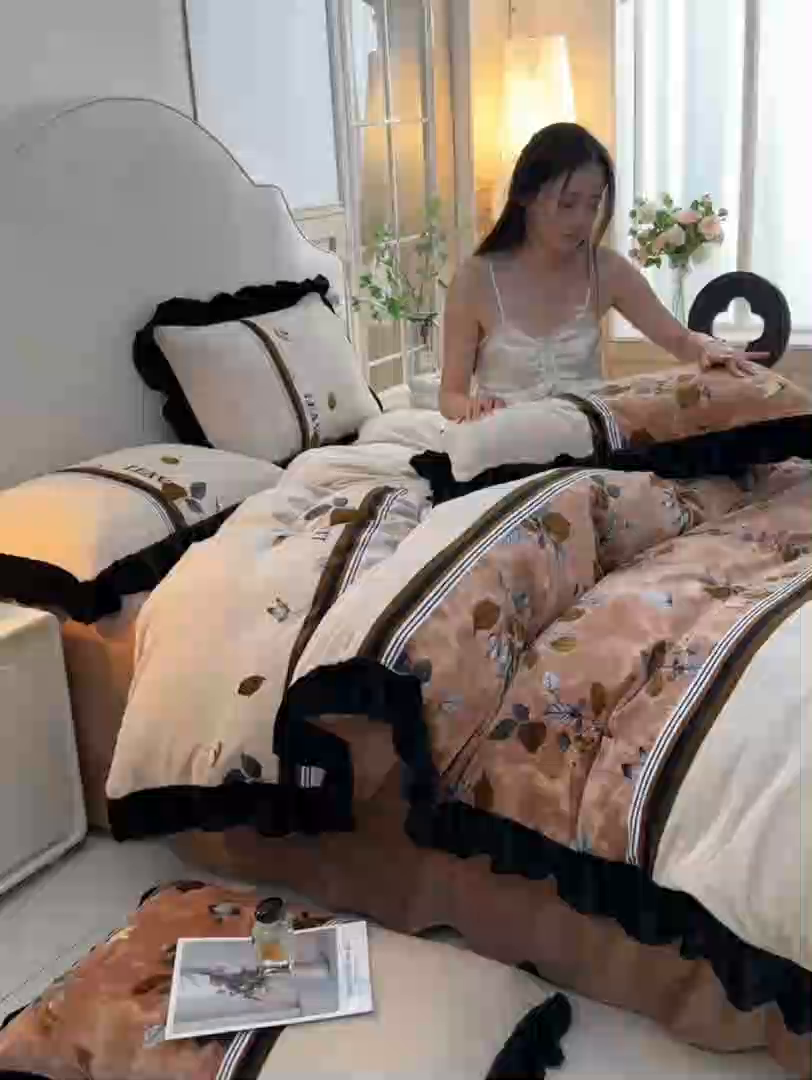 91家纺网 家纺一手货源 找家纺 曼尼 2025新款韩版花边牛奶绒四件套 韩版-开枝散叶