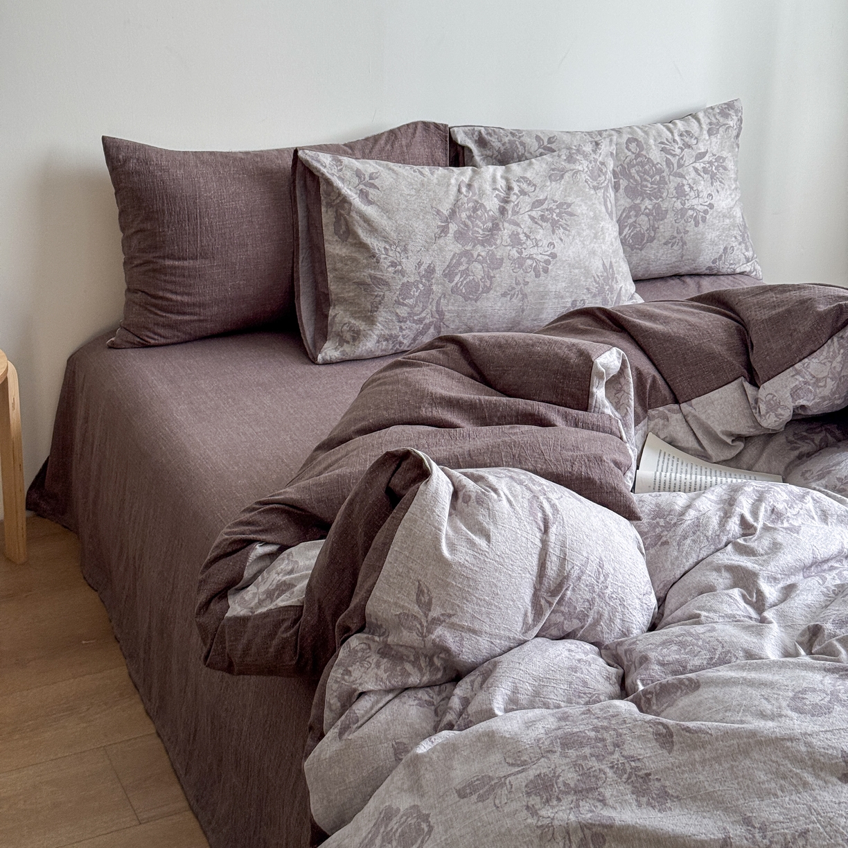 91家纺网 家纺一手货源 找家纺 优贝家纺 秋冬新品加厚高克重原麻复古水洗亚麻棉麻皱皱纱印花四件套 风木槿-咖 