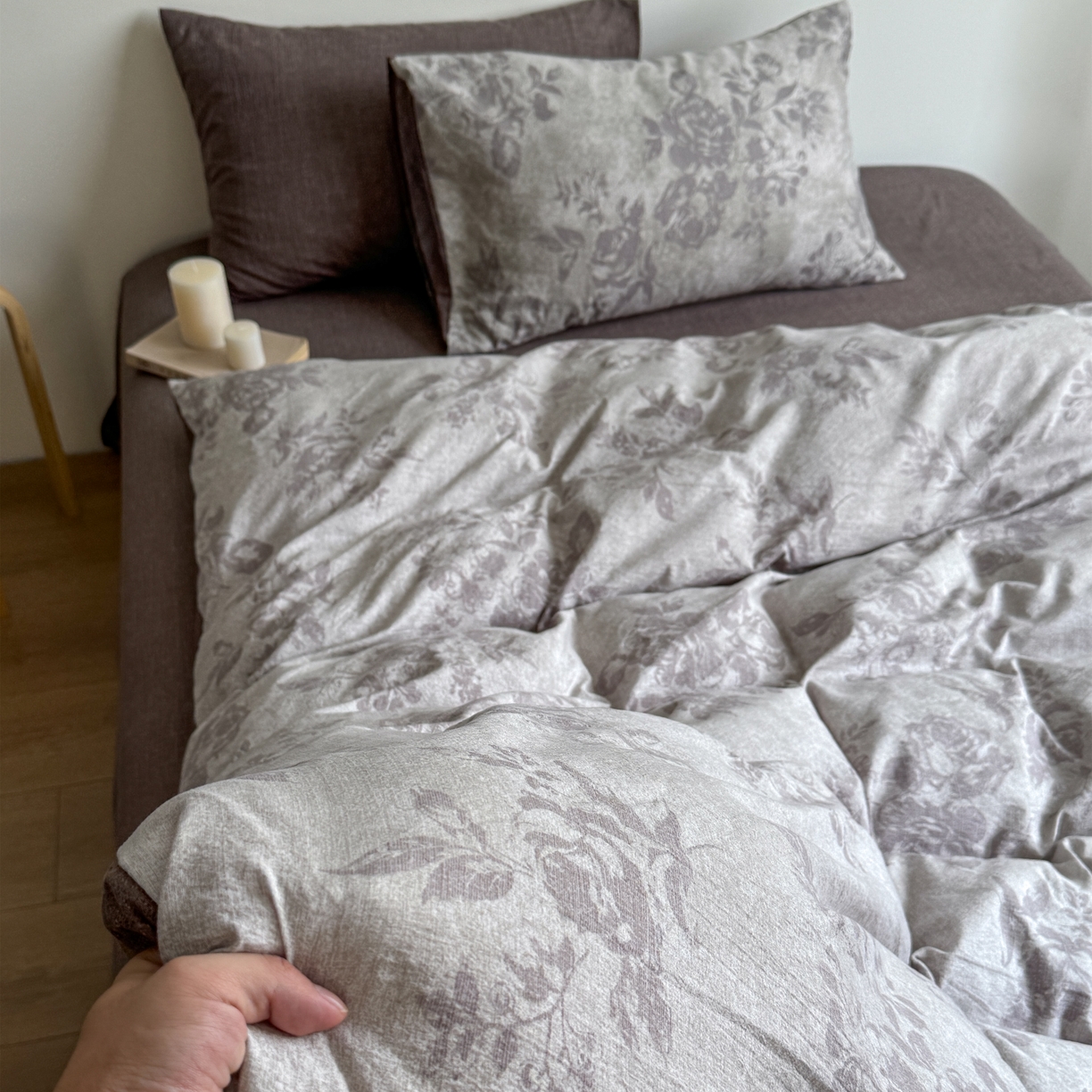 91家纺网 家纺一手货源 找家纺 优贝家纺 秋冬新品加厚高克重原麻复古水洗亚麻棉麻皱皱纱印花四件套 风木槿-咖 