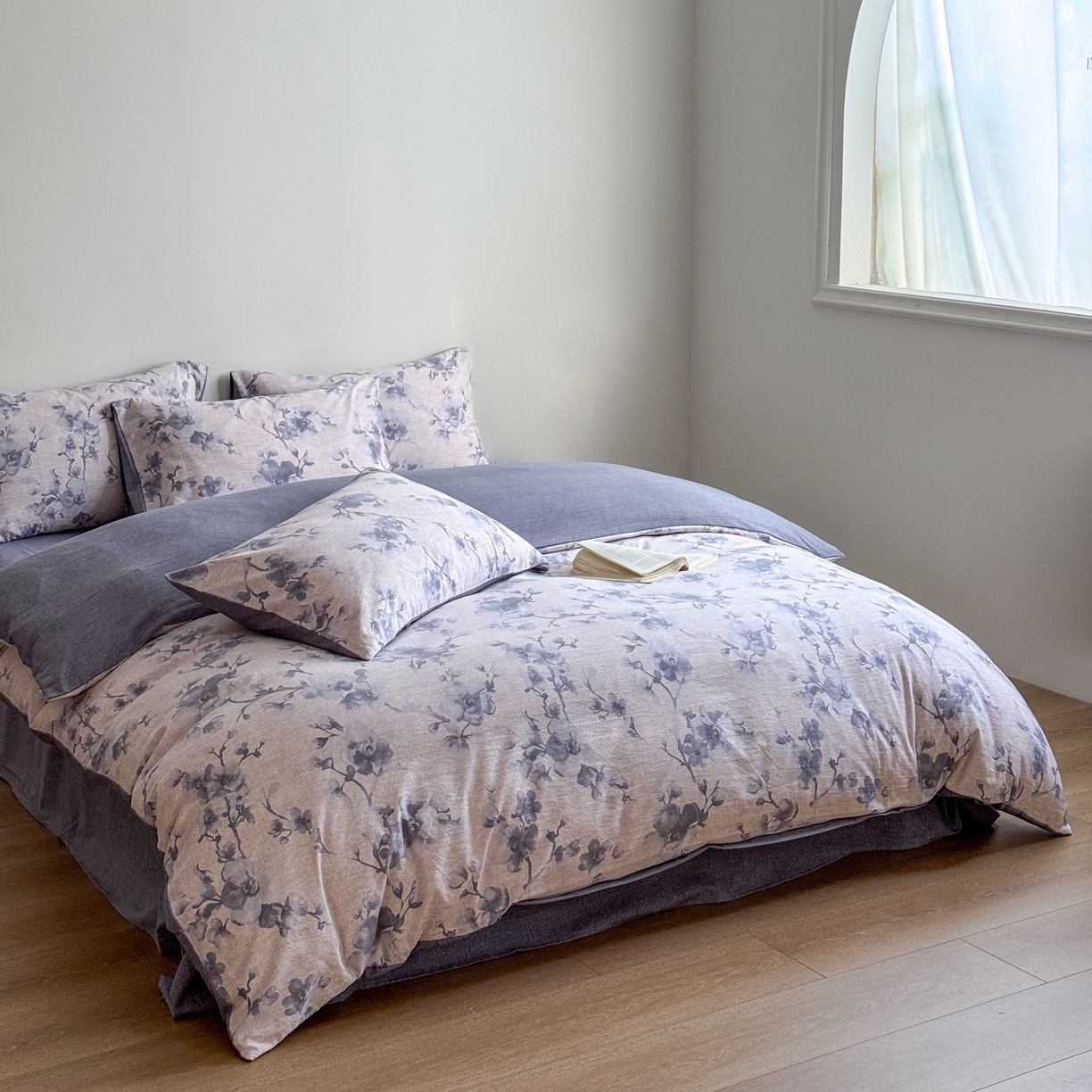 91家纺网 家纺一手货源 找家纺 优贝家纺 秋冬新品加厚高克重原麻复古水洗亚麻棉麻皱皱纱印花四件套 慕雪-灰