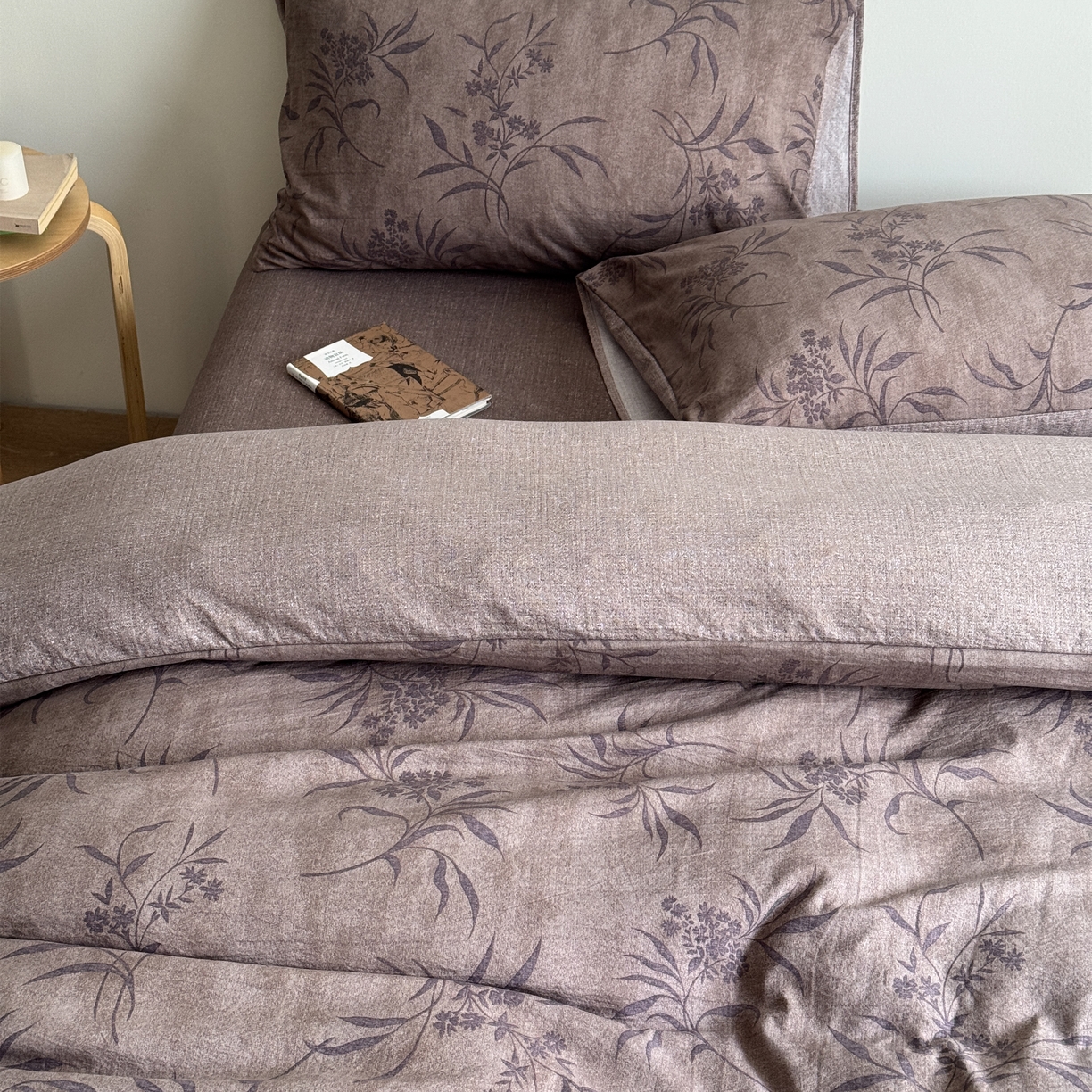 91家纺网 家纺一手货源 找家纺 优贝家纺 2025秋冬新品加厚高克重原麻复古水洗亚麻棉麻皱皱纱印花四件套 玉茗