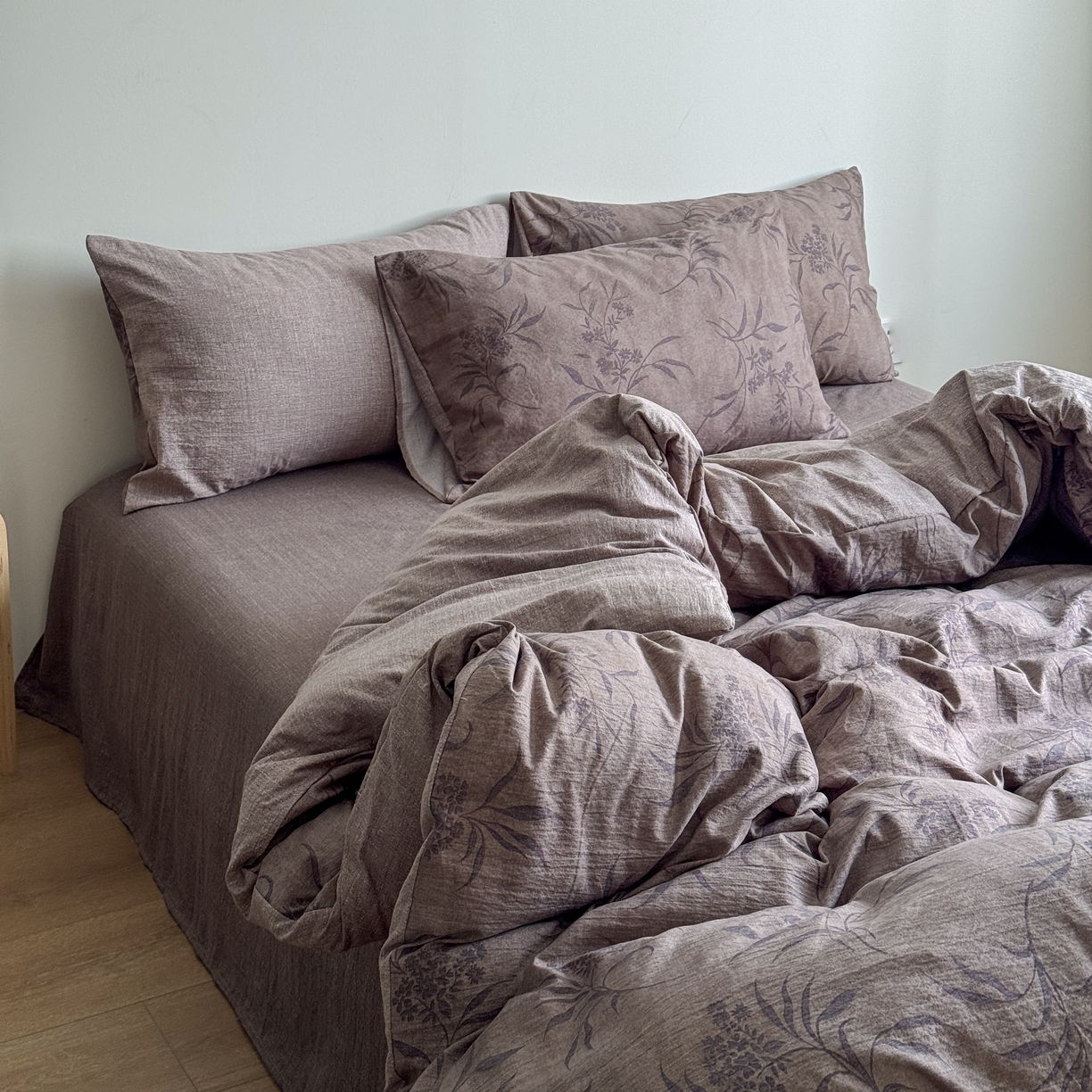 91家纺网 家纺一手货源 找家纺 优贝家纺 2025秋冬新品加厚高克重原麻复古水洗亚麻棉麻皱皱纱印花四件套 玉茗