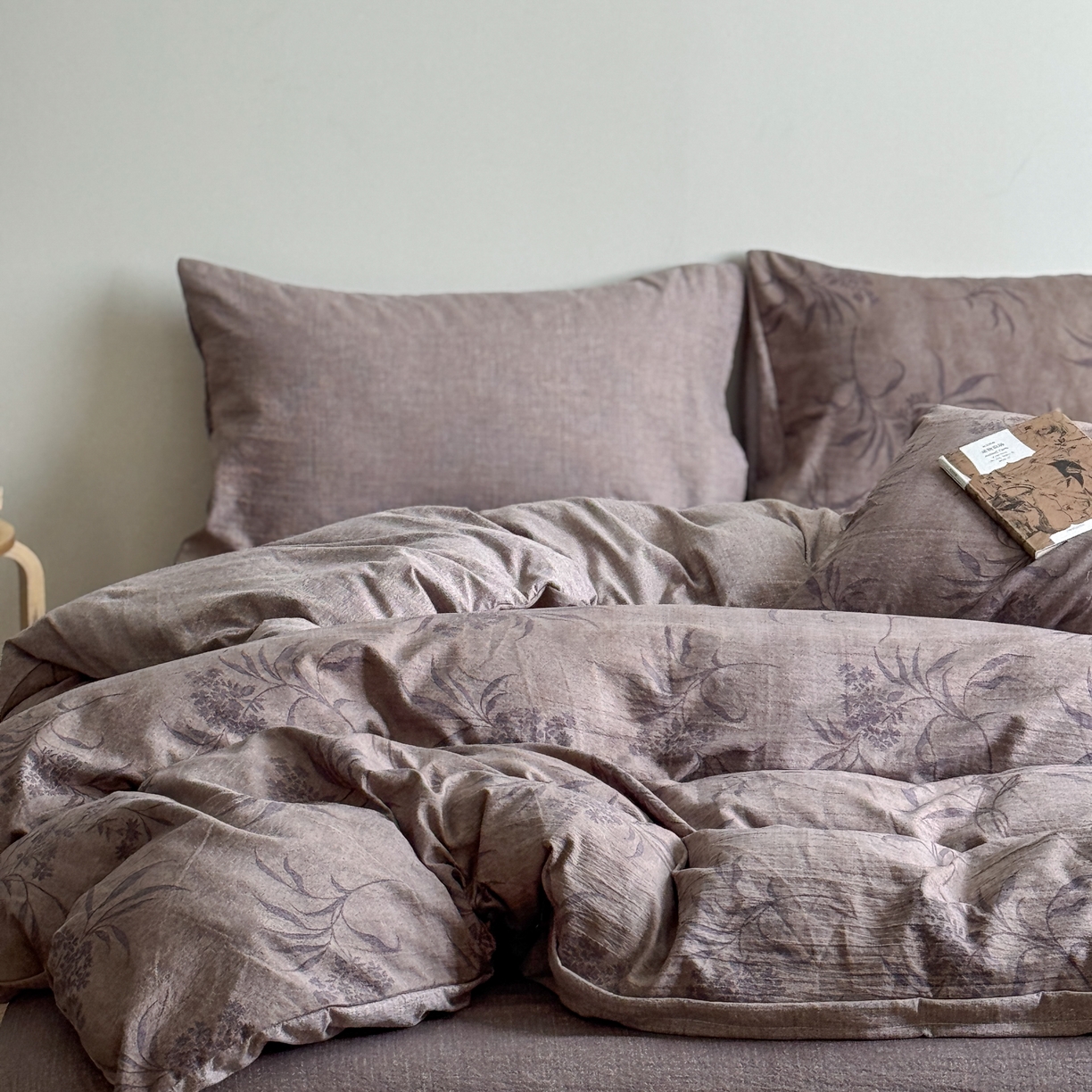 91家纺网 家纺一手货源 找家纺 优贝家纺 2025秋冬新品加厚高克重原麻复古水洗亚麻棉麻皱皱纱印花四件套 玉茗