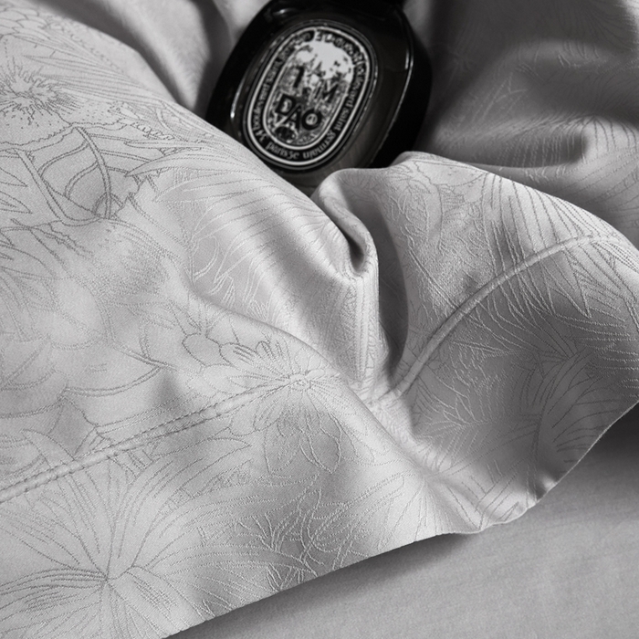 91家纺网 家纺一手货源 找家纺 淳绵家居 2025新款50*50S长绒棉贡缎提花手工立体埋绳工艺四件套（礼盒包装）洛奇-高级灰