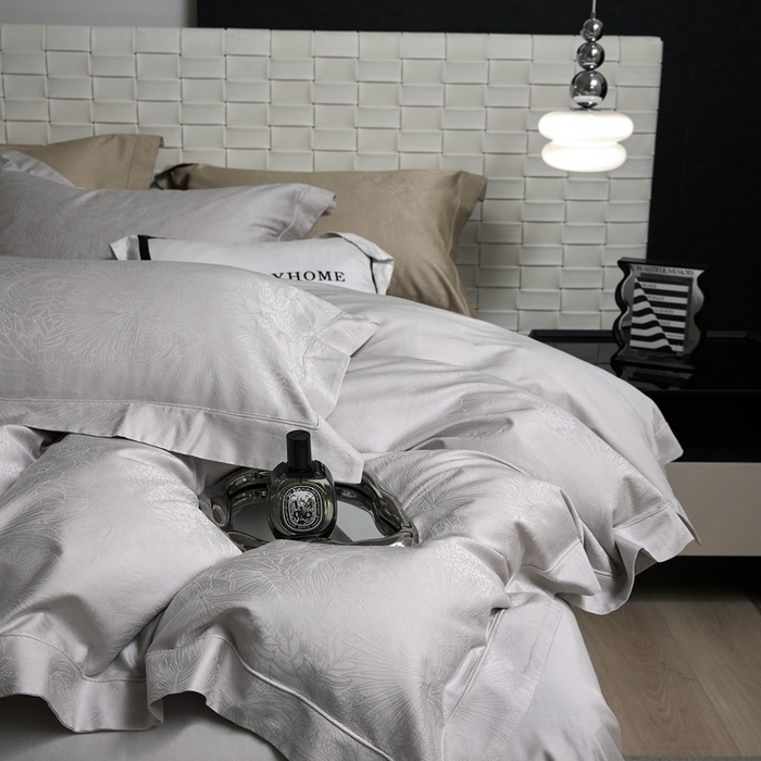 91家纺网 家纺一手货源 找家纺 淳绵家居 2025新款50*50S长绒棉贡缎提花手工立体埋绳工艺四件套（礼盒包装）洛奇-高级灰