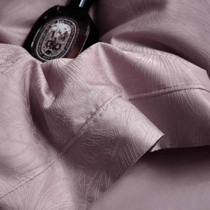 91家纺网 家纺一手货源 找家纺 淳绵家居 2025新款50*50S长绒棉贡缎提花手工立体埋绳工艺四件套（礼盒包装）洛奇-莫奈紫