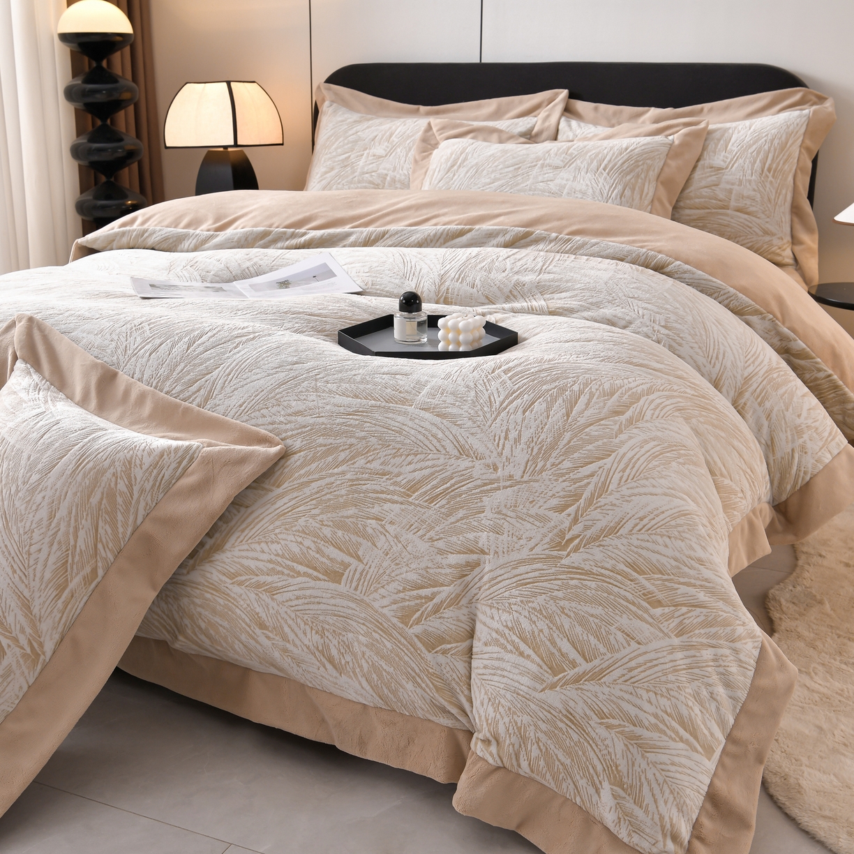 91家纺网 家纺一手货源 找家纺 湘雪家居  2025新款高克重雕花牛奶绒四件套 梦娜-芦苇咖