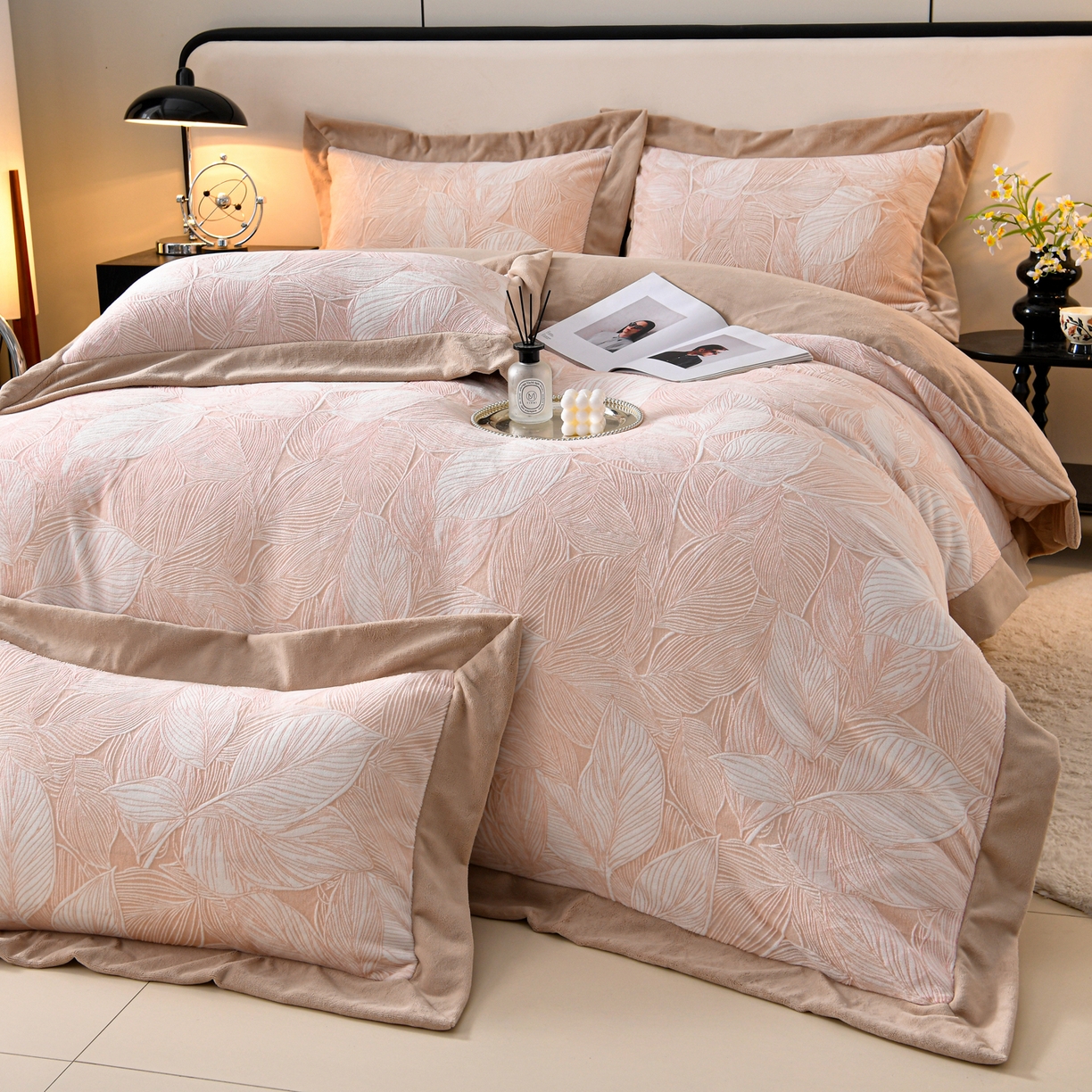 91家纺网 家纺一手货源 找家纺 湘雪家居  2025新款高克重雕花牛奶绒四件套 霜雪款-粉玉色