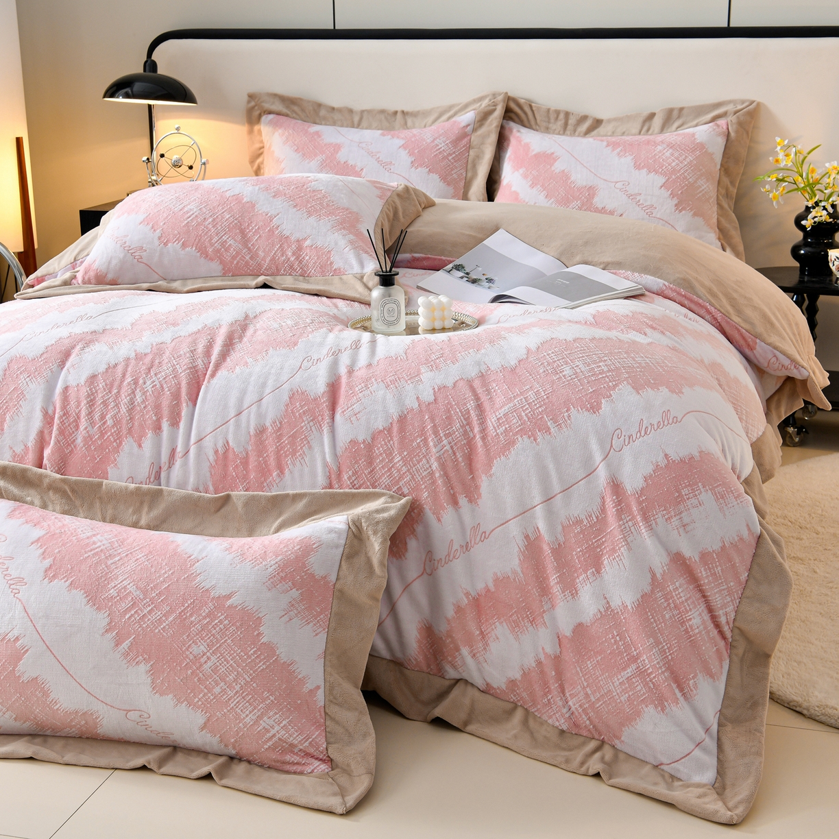 91家纺网 家纺一手货源 找家纺 湘雪家居  2025新款高克重雕花牛奶绒四件套 霜雪款-胭脂粉