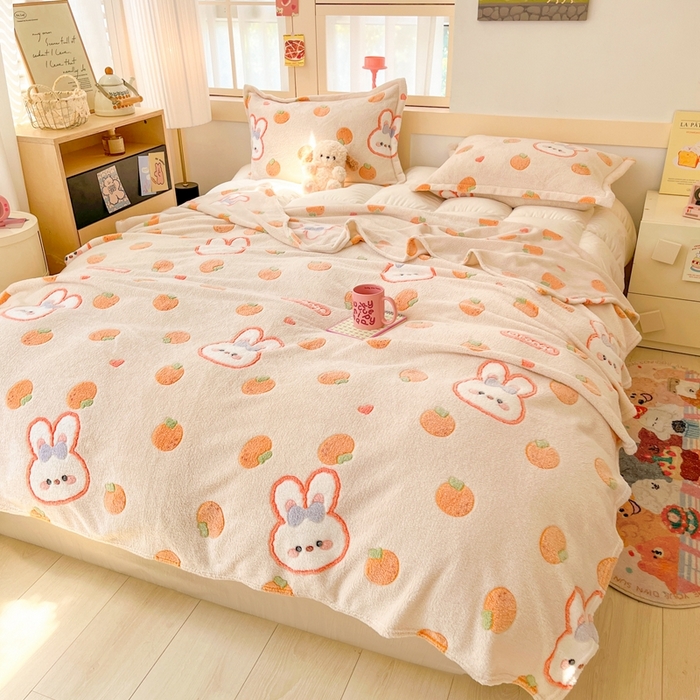 91家纺网 家纺一手货源 找家纺 川悦生活 2025新款高克重双面雪花绒印花毛毯三件套 毛毯橘兔