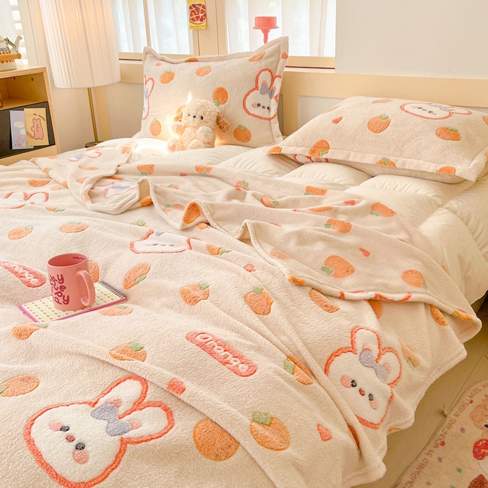 91家纺网 家纺一手货源 找家纺 川悦生活 2025新款高克重双面雪花绒印花毛毯三件套 毛毯橘兔