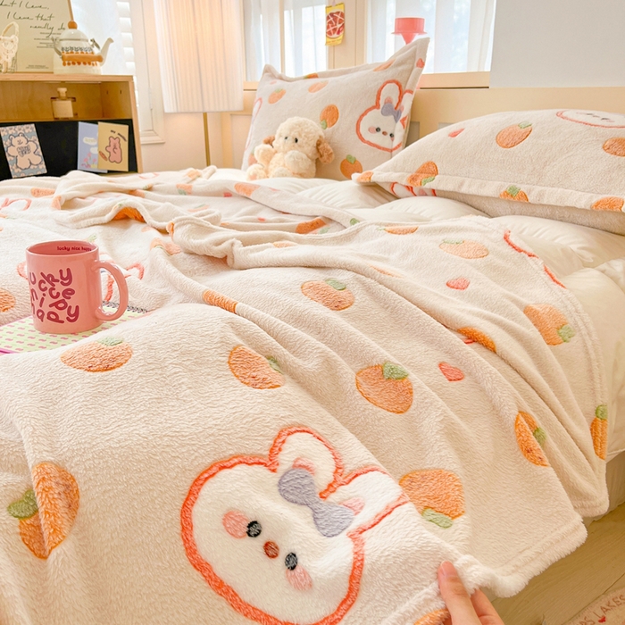 91家纺网 家纺一手货源 找家纺 川悦生活 2025新款高克重双面雪花绒印花毛毯三件套 毛毯橘兔