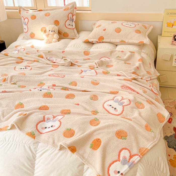 91家纺网 家纺一手货源 找家纺 川悦生活 2025新款高克重双面雪花绒印花毛毯三件套 毛毯橘兔