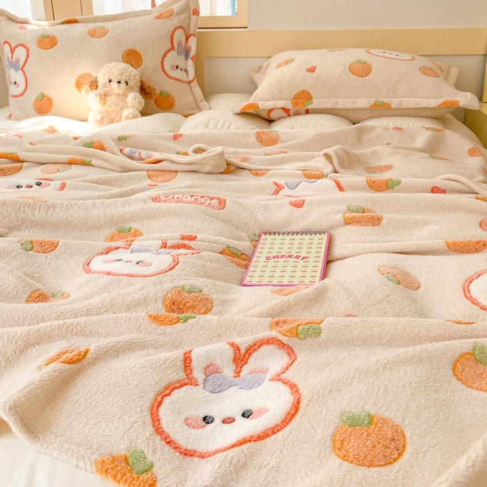 91家纺网 家纺一手货源 找家纺 川悦生活 2025新款高克重双面雪花绒印花毛毯三件套 毛毯橘兔