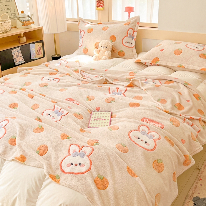 91家纺网 家纺一手货源 找家纺 川悦生活 2025新款高克重双面雪花绒印花毛毯三件套 毛毯橘兔