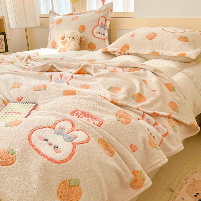 91家纺网 家纺一手货源 找家纺 川悦生活 2025新款高克重双面雪花绒印花毛毯三件套 毛毯橘兔