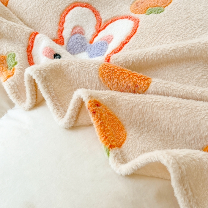 91家纺网 家纺一手货源 找家纺 川悦生活 2025新款高克重双面雪花绒印花毛毯三件套 毛毯橘兔