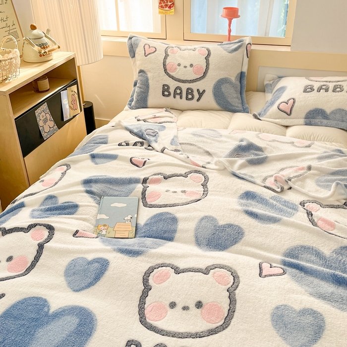 91家纺网 家纺一手货源 找家纺 川悦生活 2025新款高克重双面雪花绒印花毛毯三件套 毛毯可爱熊