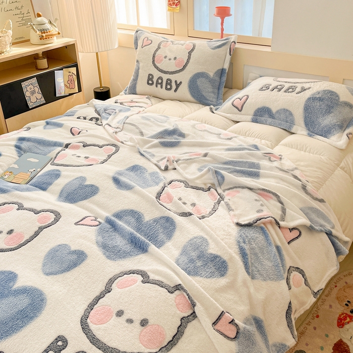 91家纺网 家纺一手货源 找家纺 川悦生活 2025新款高克重双面雪花绒印花毛毯三件套 毛毯可爱熊