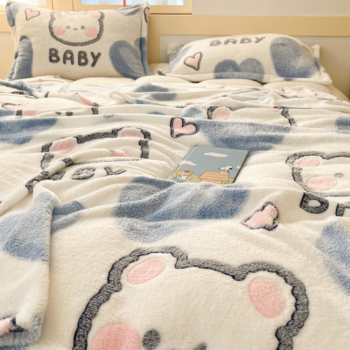 91家纺网 家纺一手货源 找家纺 川悦生活 2025新款高克重双面雪花绒印花毛毯三件套 毛毯可爱熊