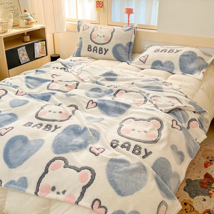 91家纺网 家纺一手货源 找家纺 川悦生活 2025新款高克重双面雪花绒印花毛毯三件套 毛毯可爱熊