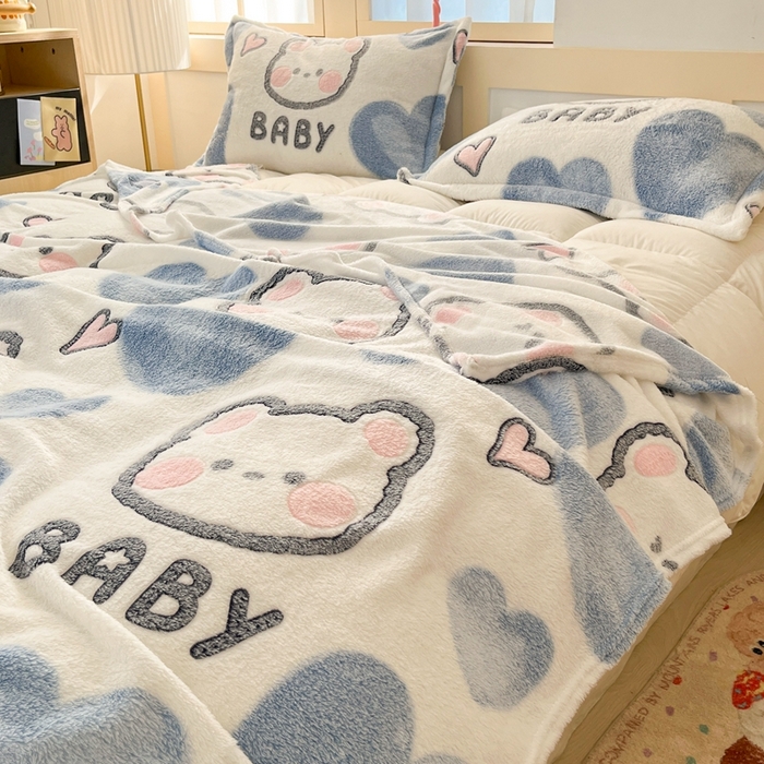 91家纺网 家纺一手货源 找家纺 川悦生活 2025新款高克重双面雪花绒印花毛毯三件套 毛毯可爱熊