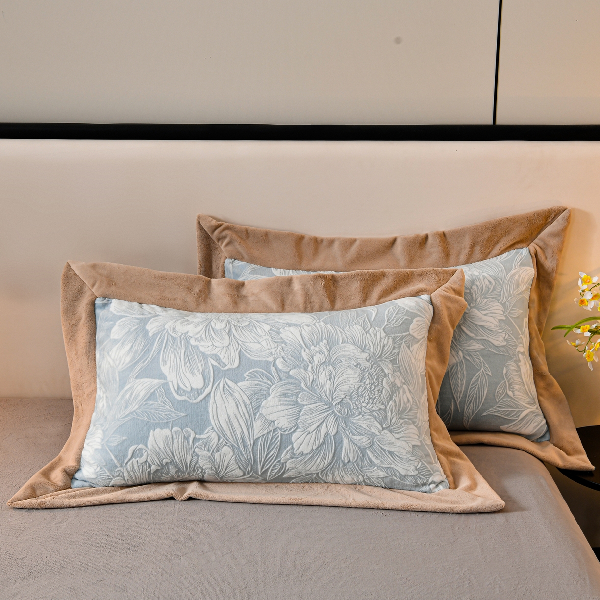 91家纺网 家纺一手货源 找家纺 湘雪家居  2025新款高克重雕花牛奶绒四件套 梦娜-宾利兰