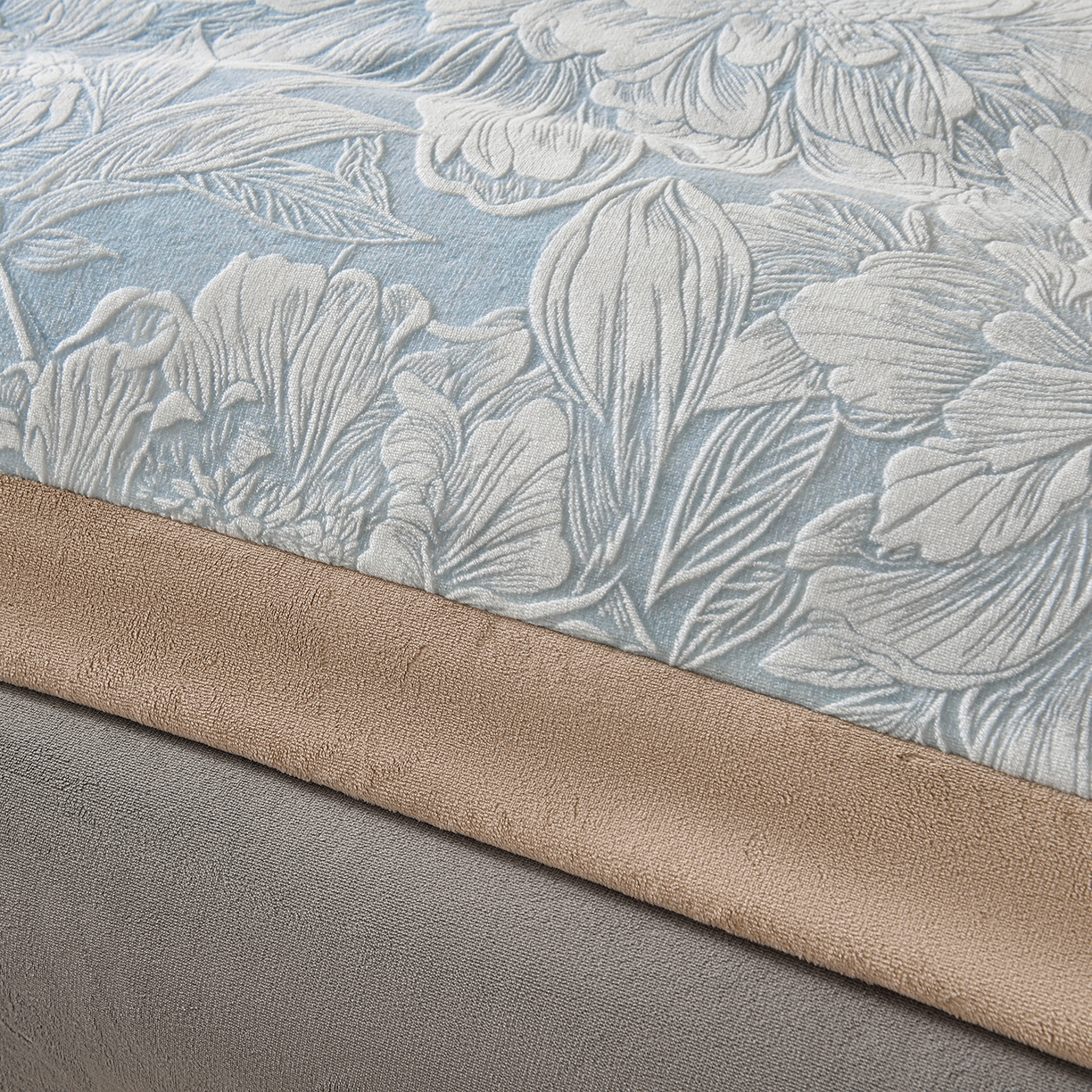 91家纺网 家纺一手货源 找家纺 湘雪家居  2025新款高克重雕花牛奶绒四件套 梦娜-宾利兰