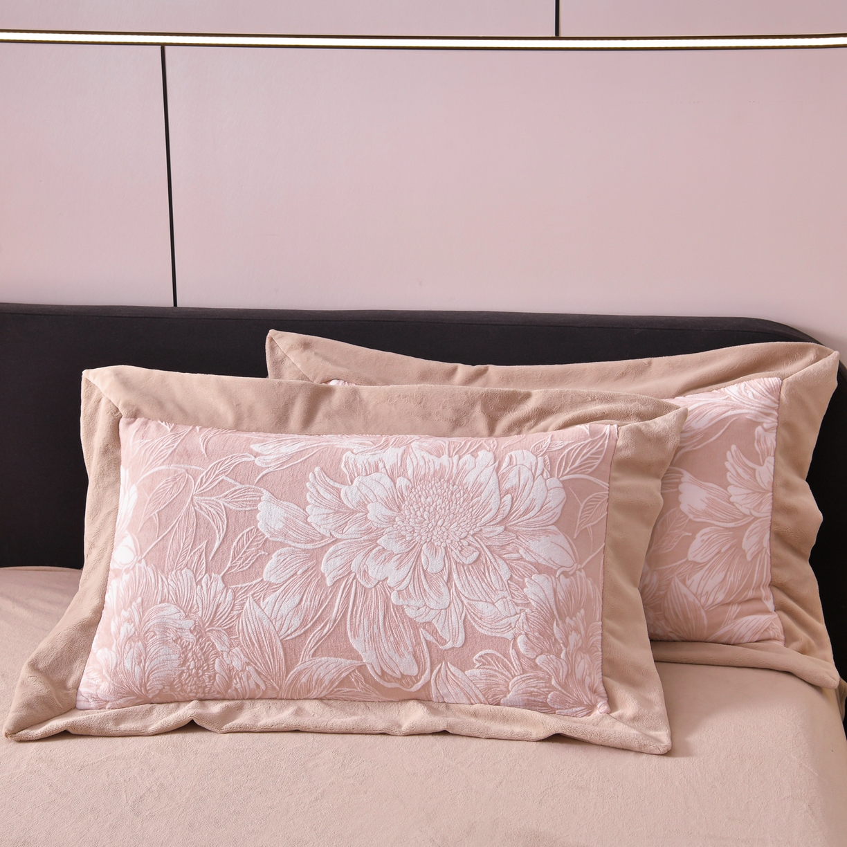 91家纺网 家纺一手货源 找家纺 湘雪家居  2025新款高克重雕花牛奶绒四件套 梦娜-黛玉粉