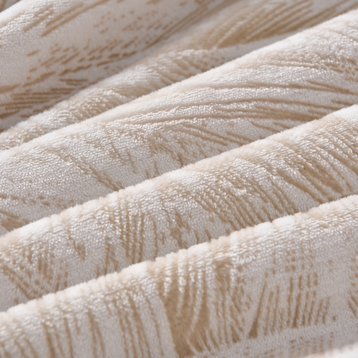 91家纺网 家纺一手货源 找家纺 湘雪家居  2025新款高克重雕花牛奶绒四件套 梦娜-芦苇咖