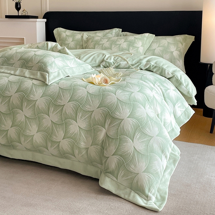 91家纺网 家纺一手货源 找家纺 （总）民新家纺 2025新款牛奶绒宽包边雕花四件套