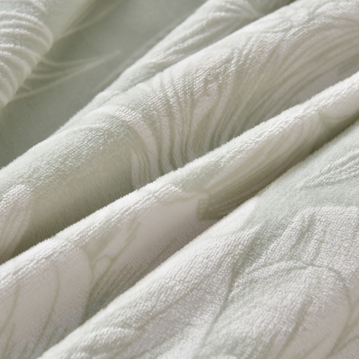 91家纺网 家纺一手货源 找家纺 湘雪家居  2025新款高克重雕花牛奶绒四件套 梦娜-浅绿