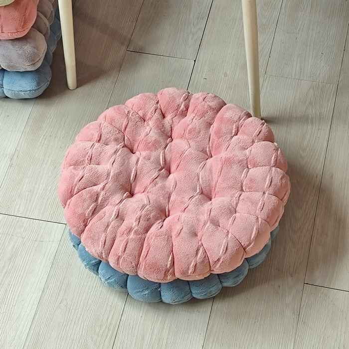 91家纺网 家纺一手货源 找家纺   新款牛奶绒绒饼干坐垫手工垫子屁股垫椅子垫装饰家园创意抱枕靠垫