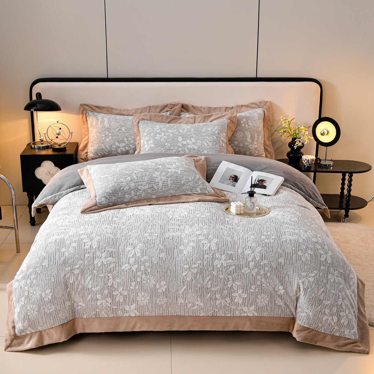 91家纺网 家纺一手货源 找家纺 湘雪家居  2025新款高克重雕花牛奶绒四件套 霜雪款-繁枝花开