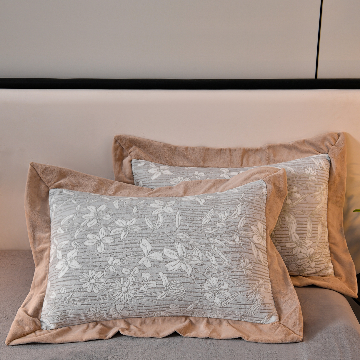 91家纺网 家纺一手货源 找家纺 湘雪家居  2025新款高克重雕花牛奶绒四件套 霜雪款-繁枝花开