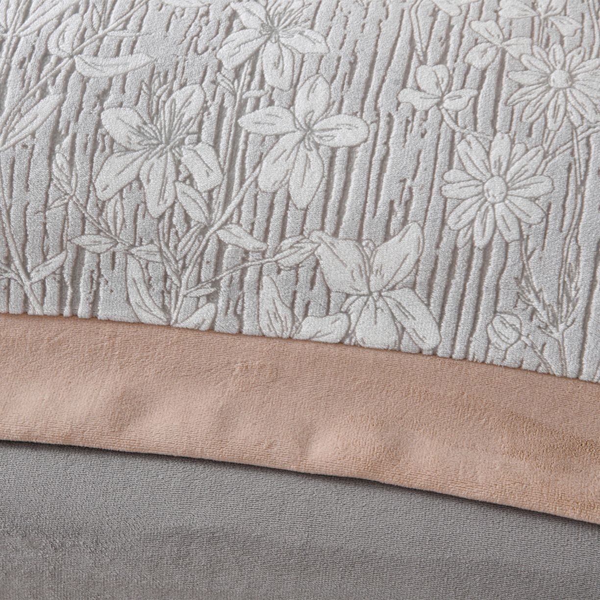 91家纺网 家纺一手货源 找家纺 湘雪家居  2025新款高克重雕花牛奶绒四件套 霜雪款-繁枝花开