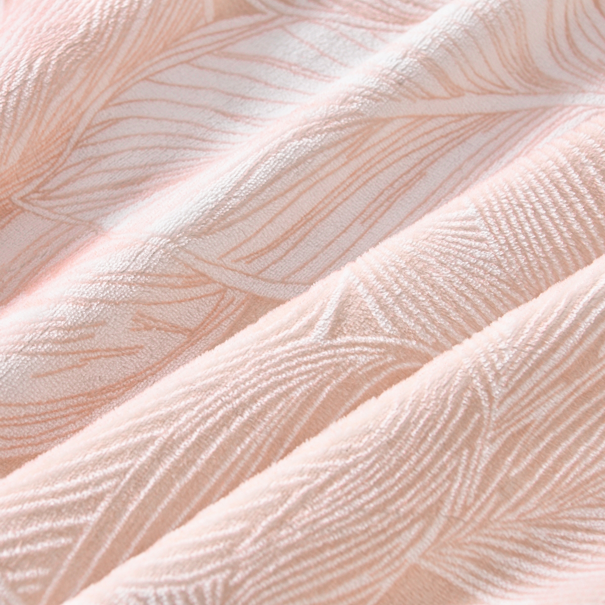 91家纺网 家纺一手货源 找家纺 湘雪家居  2025新款高克重雕花牛奶绒四件套 霜雪款-粉玉色